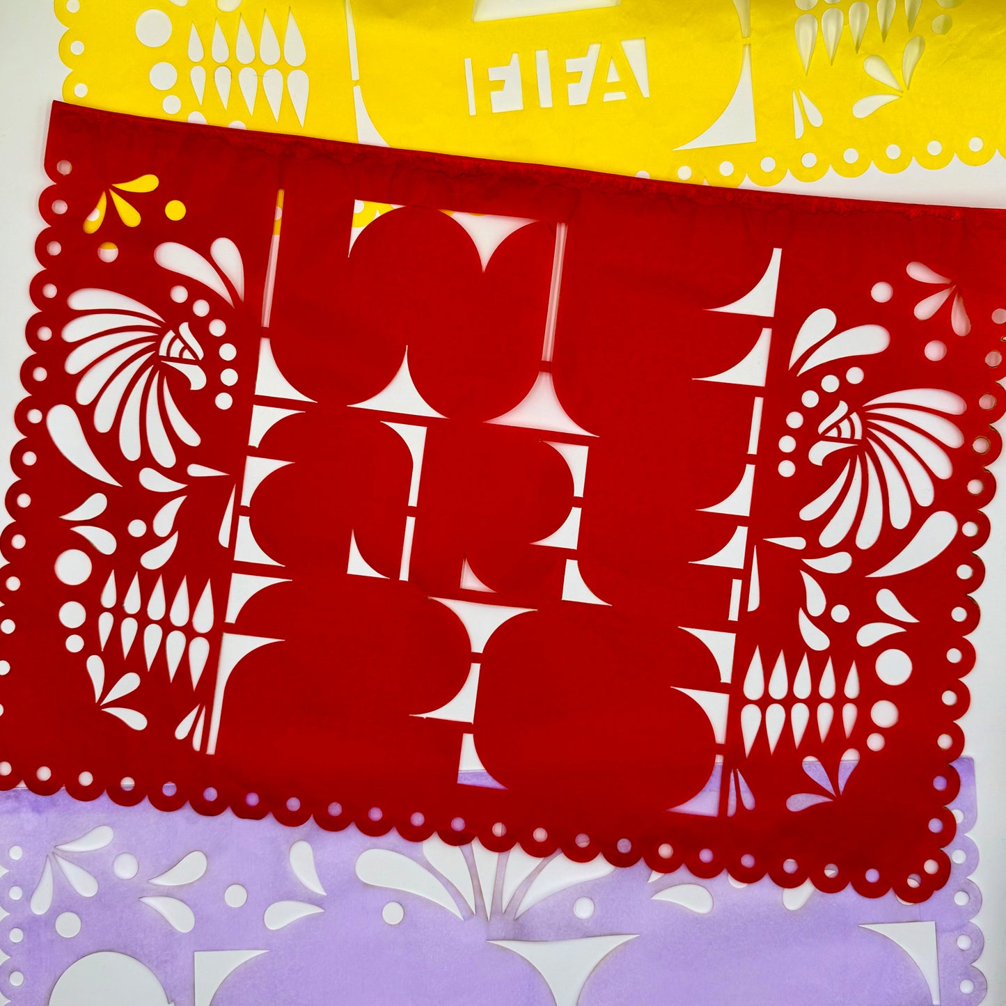 Guirnalda de papel picado We are 2026 (papel china) - 10 tiras de 5 metros (50 metros totales)