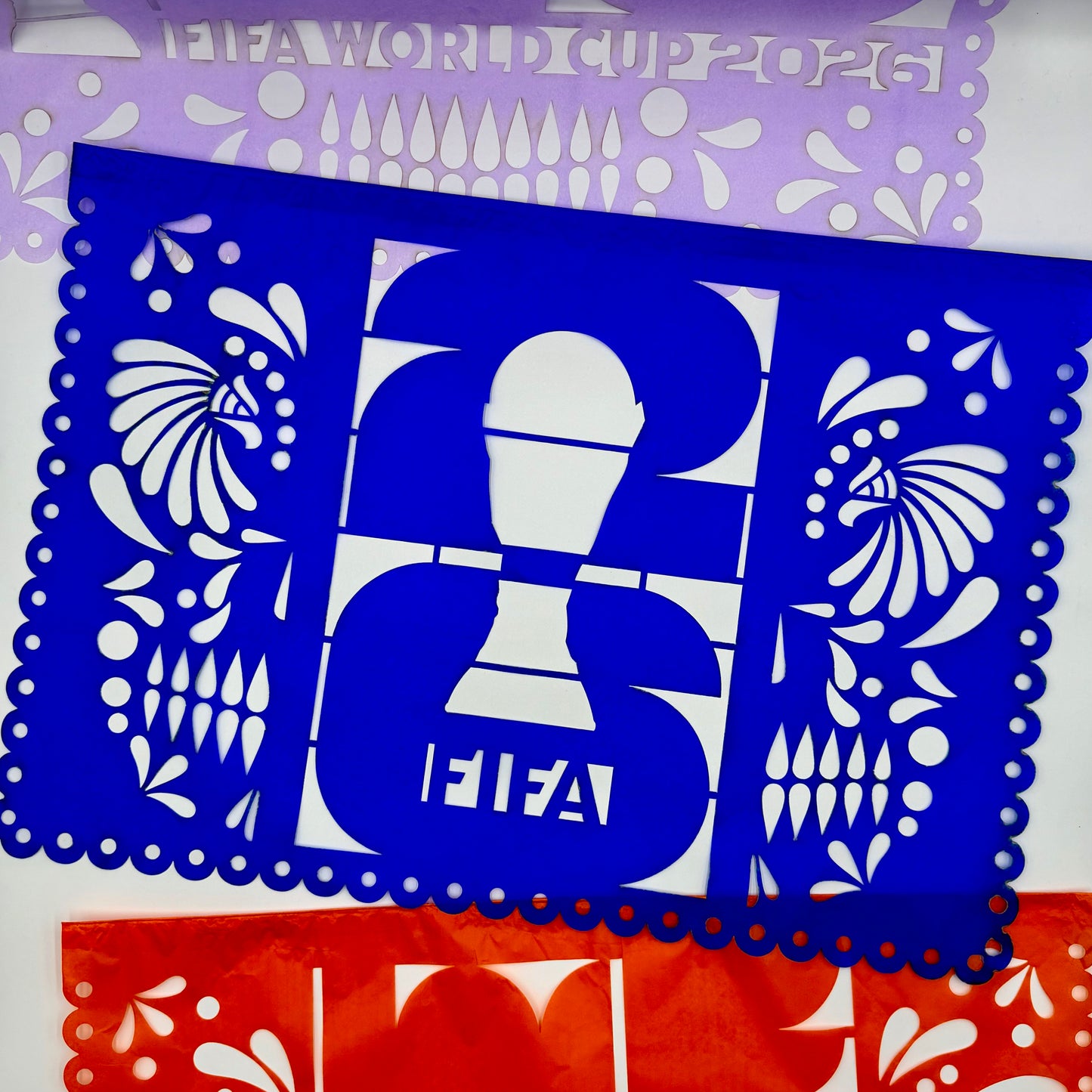 Guirnalda de papel picado We are 2026 (papel china) - 10 tiras de 5 metros (50 metros totales)