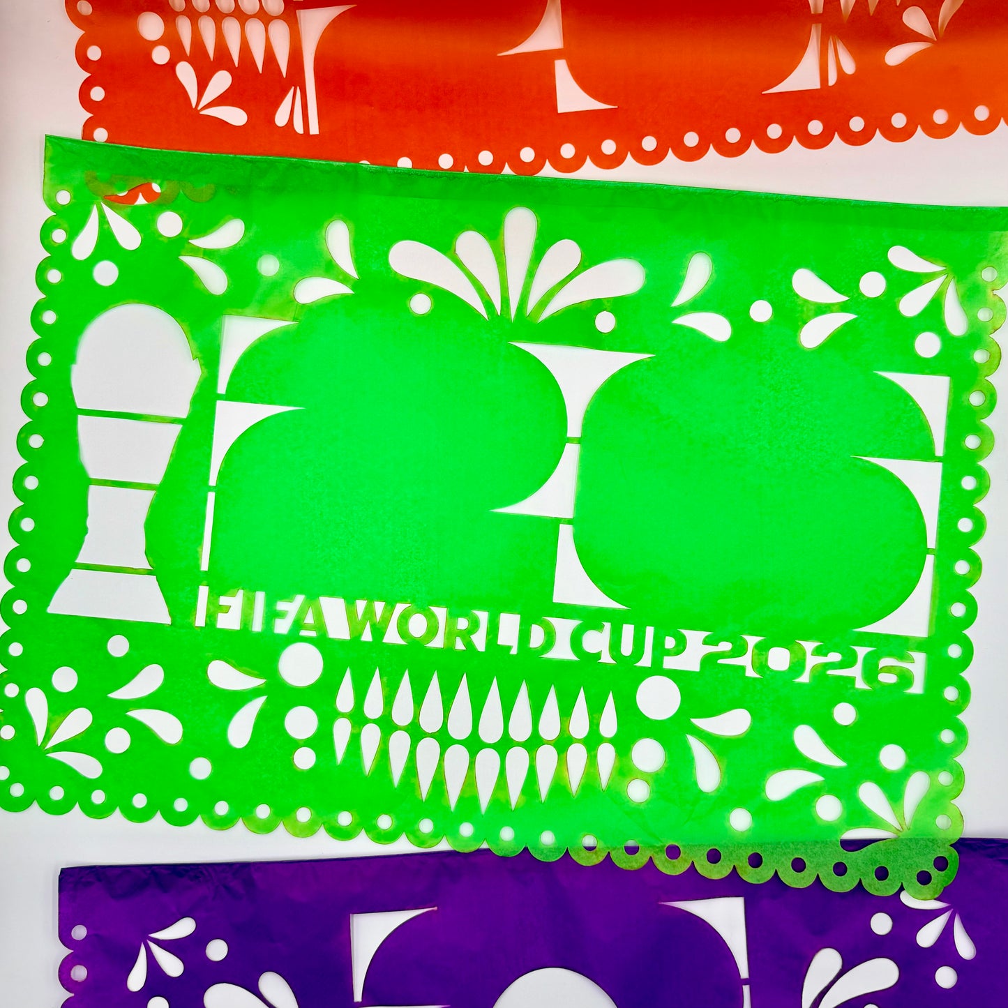 Guirnalda de papel picado We are 2026 (papel china) - 10 tiras de 5 metros (50 metros totales)