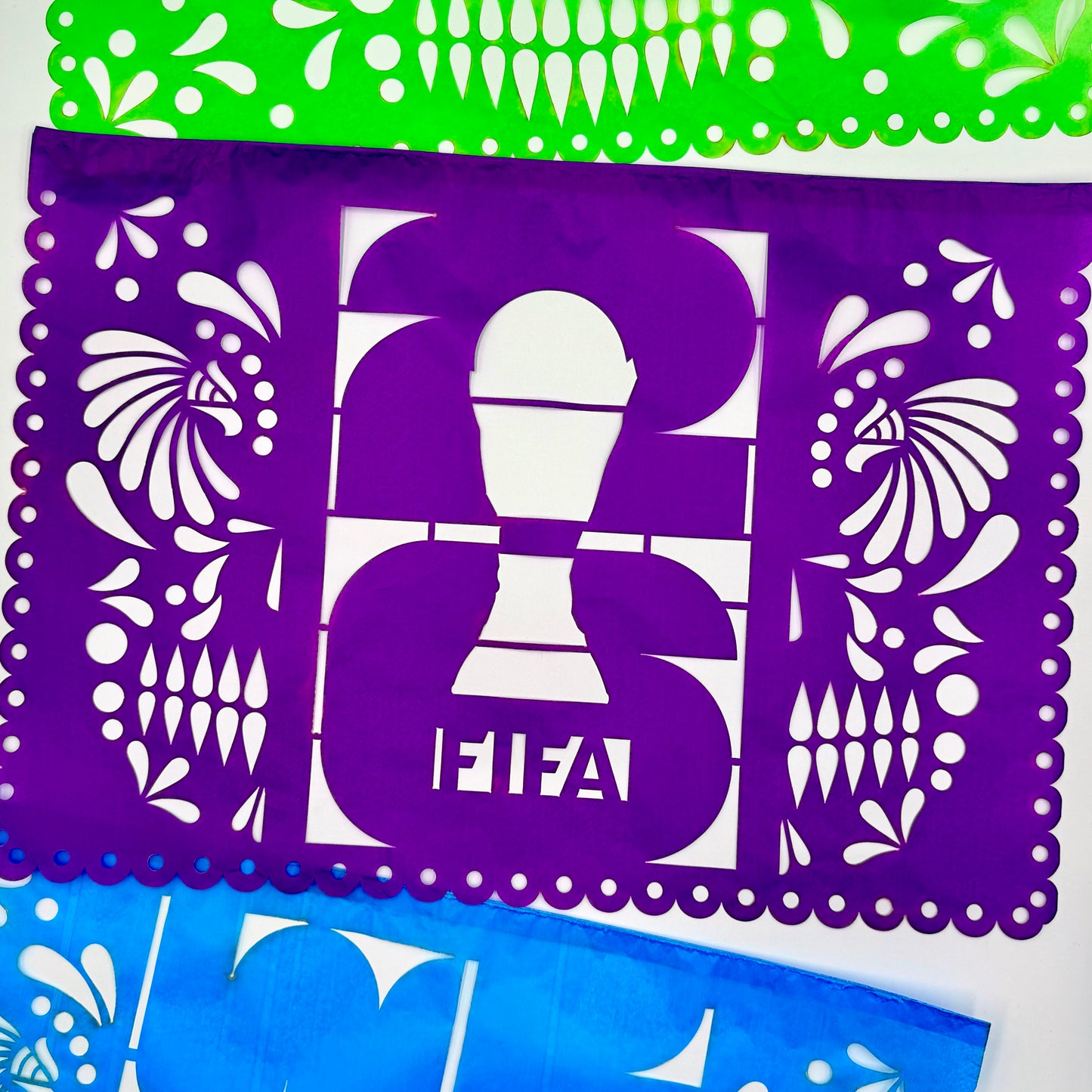 Guirnalda de papel picado We are 2026 (papel china) - 10 tiras de 5 metros (50 metros totales)