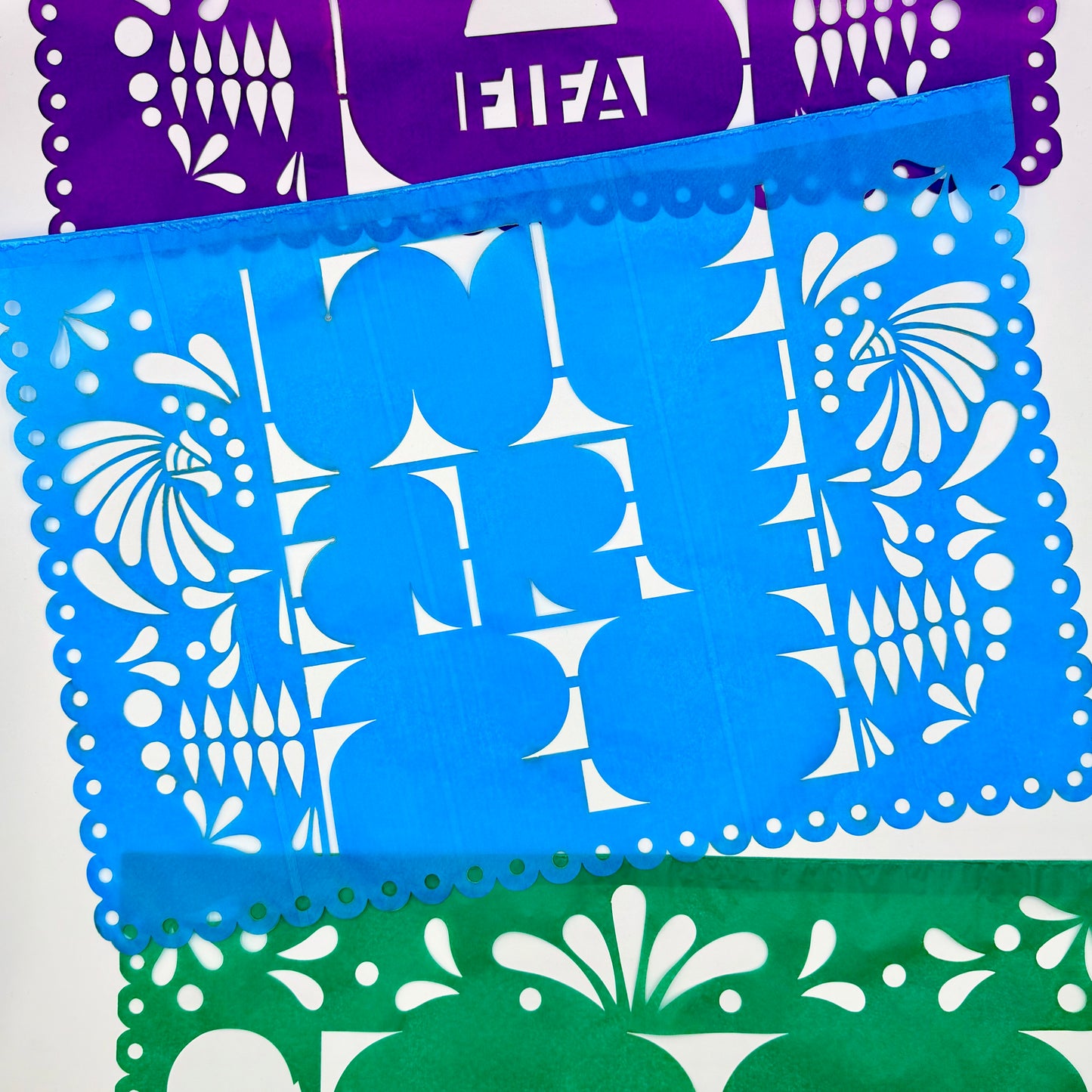 Guirnalda de papel picado We are 2026 (papel china) - 10 tiras de 5 metros (50 metros totales)